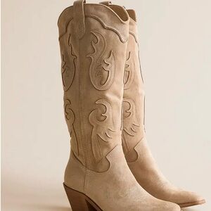 Mi.iM Aubrey Boots NWT- Beige